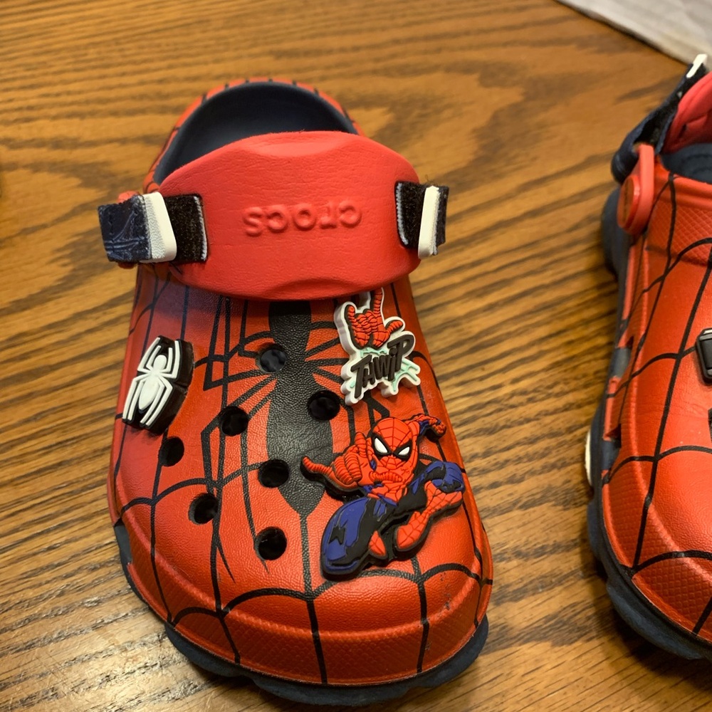 CROCS Red and Black Sandals with Spider Design Size C11 - Picture 9 of 10